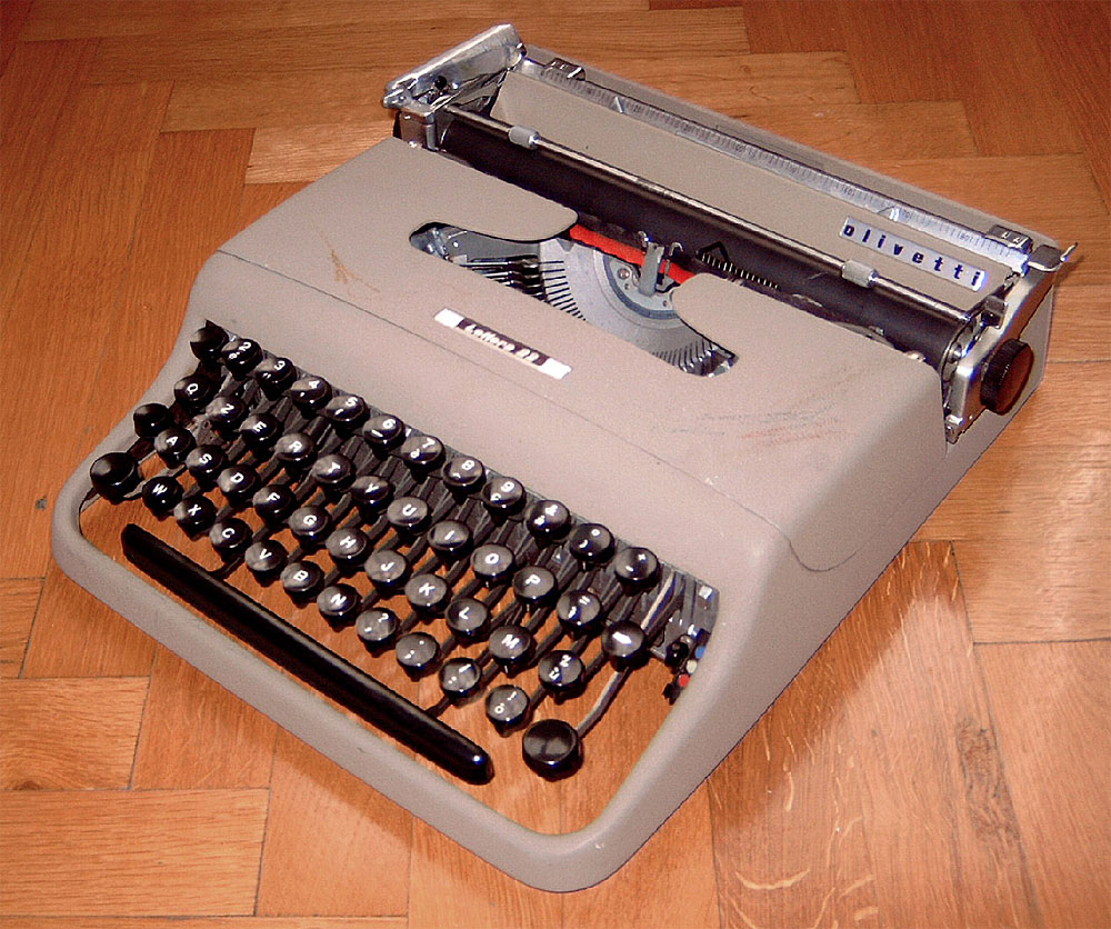 オリベッティ タイプライター レッテラ22 ( Olivetti Lettera 22 typewriter )