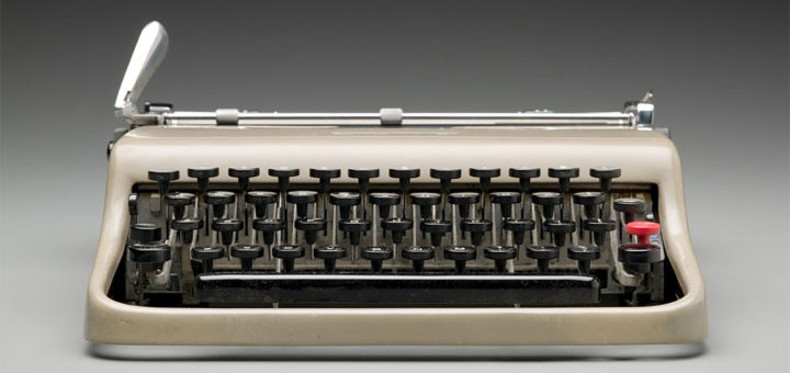 オリベッティ タイプライター レッテラ22 ( Olivetti Lettera 22 typewriter )