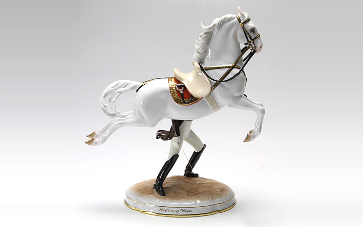アウガルテン フィギュリン スペイン乗馬学校 カプリオーレ ( Augarten Figurine Capriole )