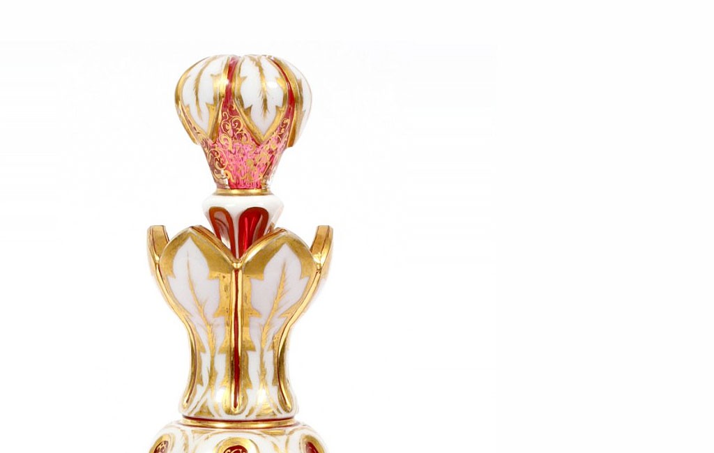 ボヘミアガラス 金彩 オーバーレイ 香水瓶 ( Bohemian Glass Enamel Overlay & Gilt Glass Perfume )
