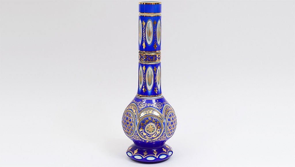 ボヘミアガラス ブルー・ホワイト オーバーレイ 花瓶 ( Bohemian Glass Blue And White Overlay Vase )
