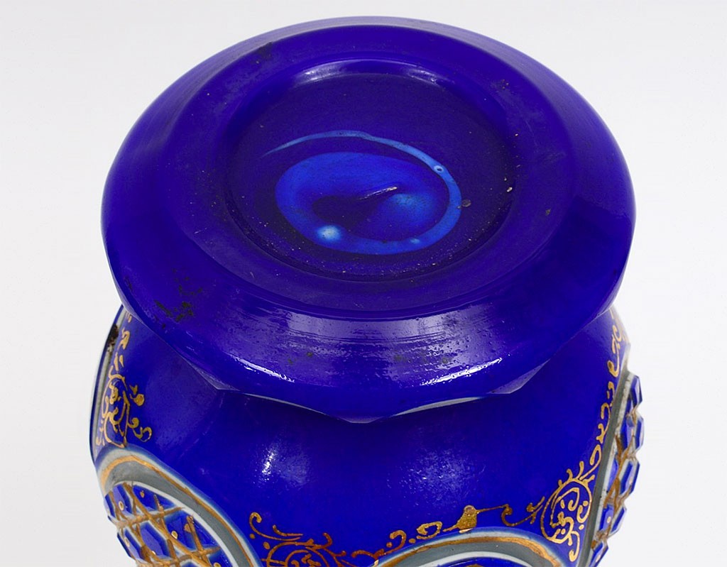 ボヘミアガラス ブルー・ホワイト オーバーレイ 花瓶 ( Bohemian Glass Blue And White Overlay Vase )