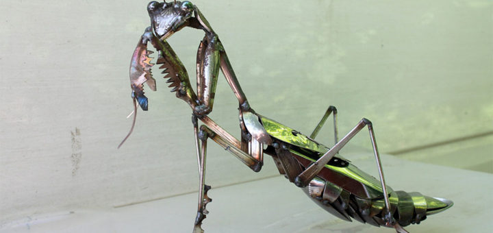 JK Brown ステンレス彫刻 金属くずのカマキリ ( JK Brown Scrap Metal Praying Mantis - Stainless Steel Sculpture )