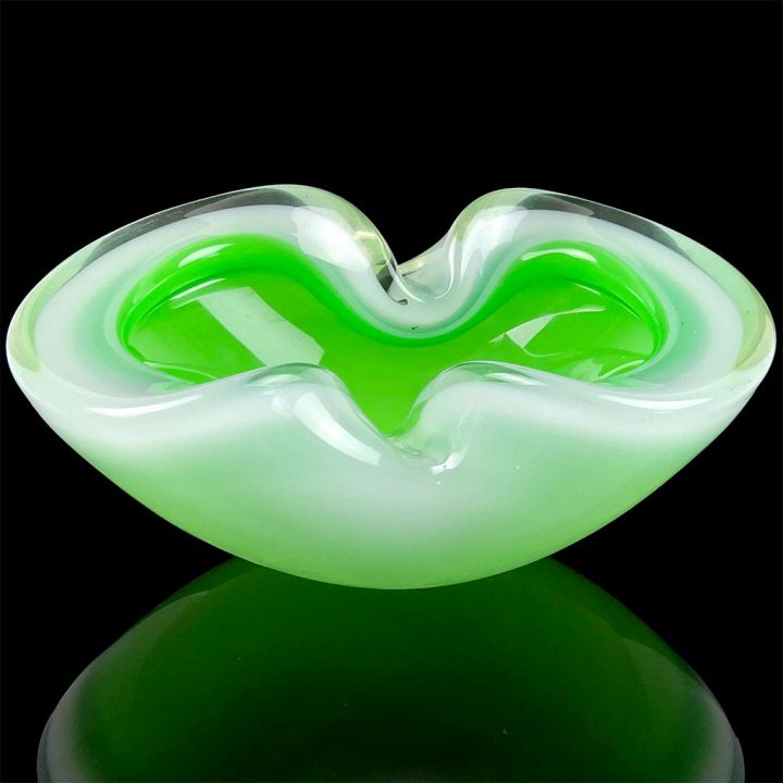 ヴェネチアガラス オパールのようなグリーンとホワイトの灰皿 ( Venetian Glass  Opalescent Green White Glass Bowl Ashtray )