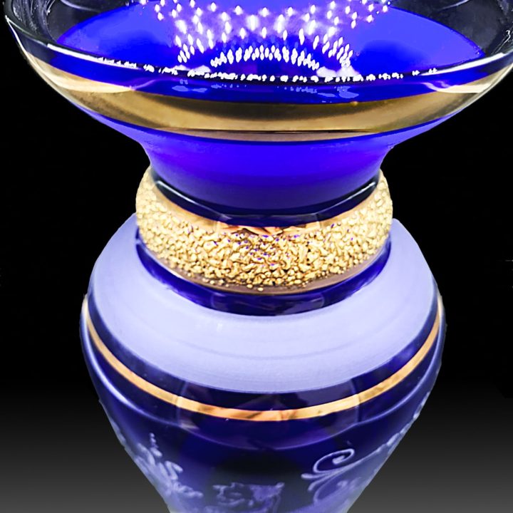 ボヘミアガラス 金彩 ブルー エングレーブド ベース 花瓶 ( Bohemian Glass Gilded Engraved Blue Vase )