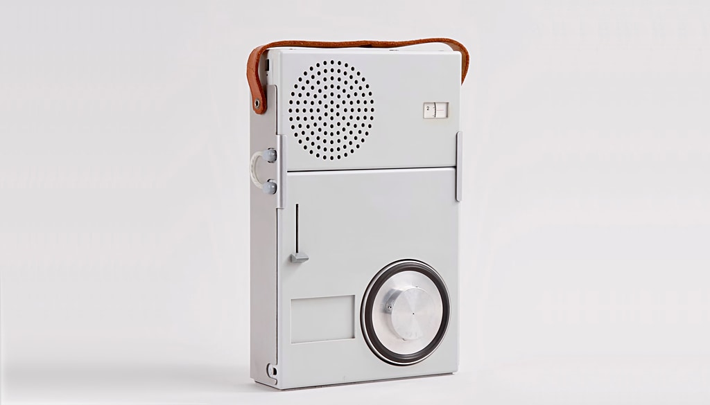ブラウン 小型ラジオ＆レコードプレイヤー TP1 ( Braun Portable Record Player and Radio TP1 )