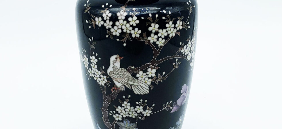 七宝焼 尾張七宝 花瓶 茄子紺地山鳩に桜の図 明治期