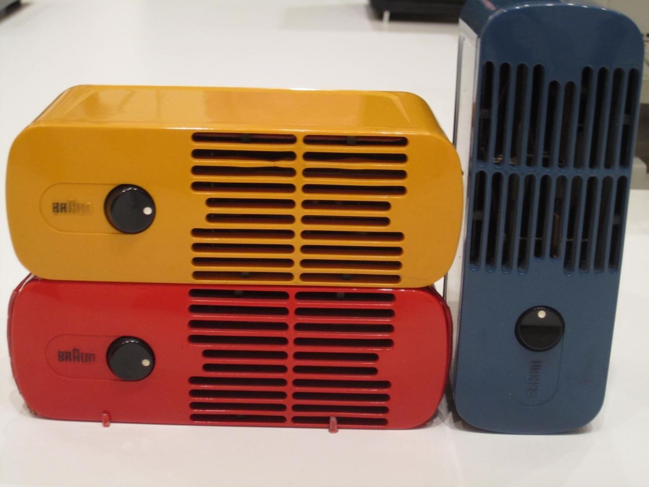 HLD 4 の黄・赤・青